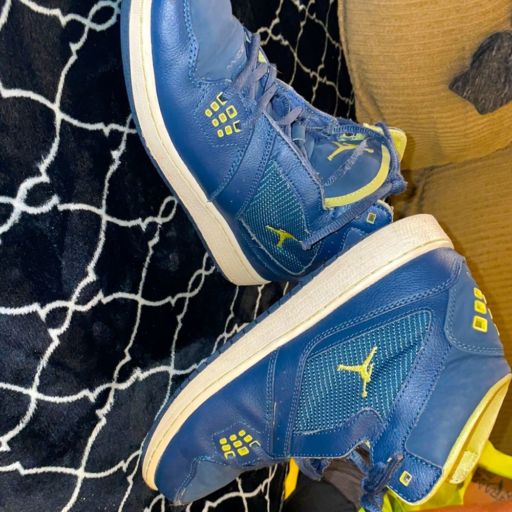 Nike air Jordan 23 blue and yellow high top basketball shoes 6.5y